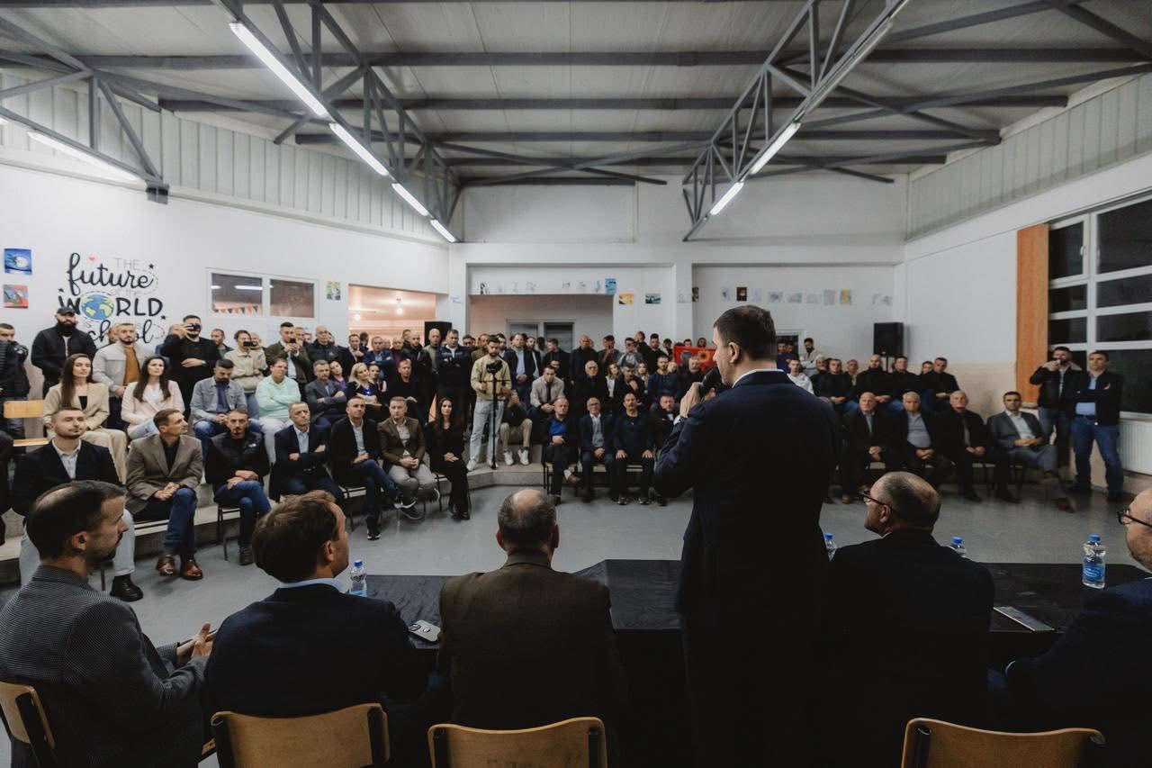 Memli dhe dashuria për Llapushnikun: Shumë fjalë, pak respekt